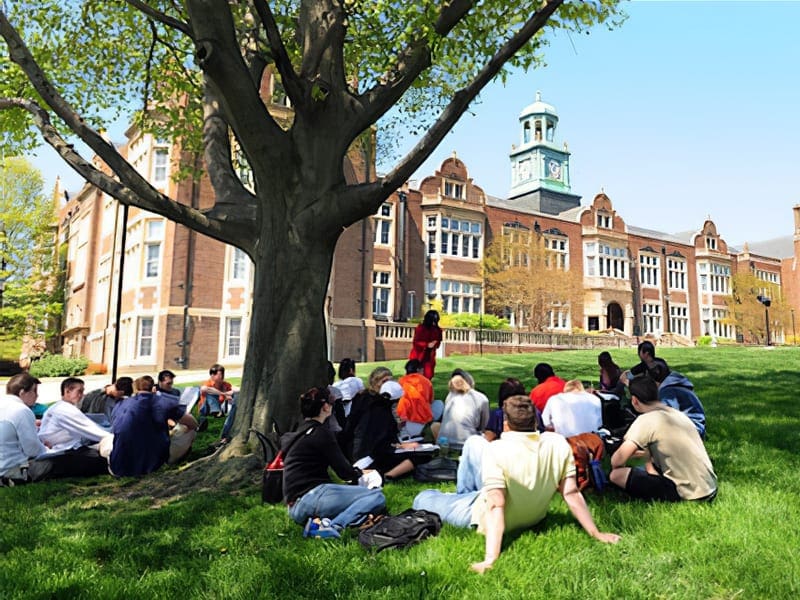 STUDENTS ON CAMPUS